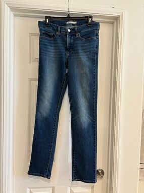Levi's Women's Straight Leg Jeans - Dark Blue Wash 314 SHAPING STRAIGHT size 29